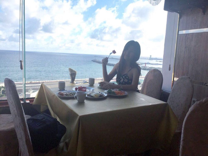 济州岛的蓝天白云与韩式餐食体验